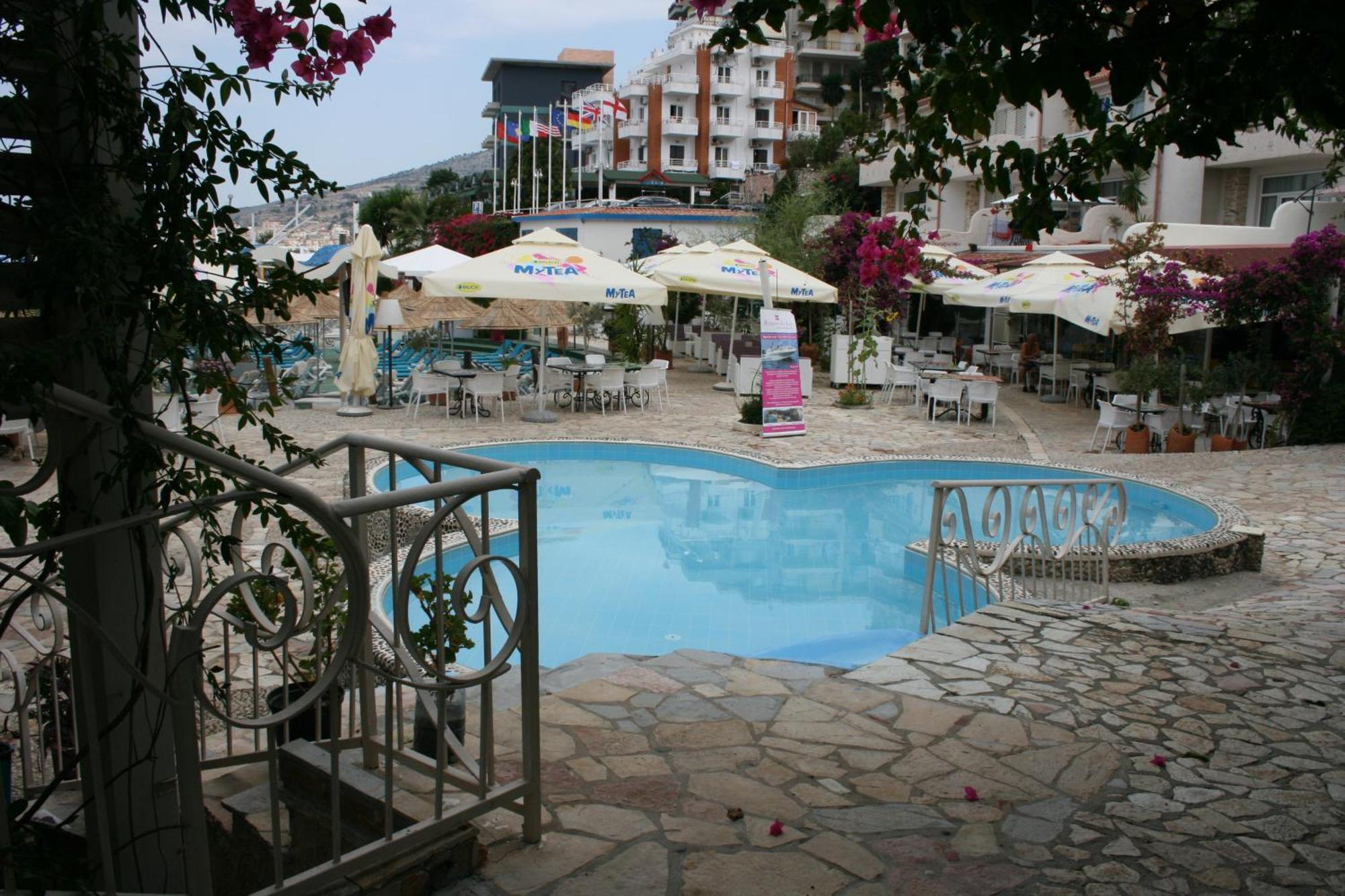 Bougainville Bay Apartments Саранде Екстериор снимка
