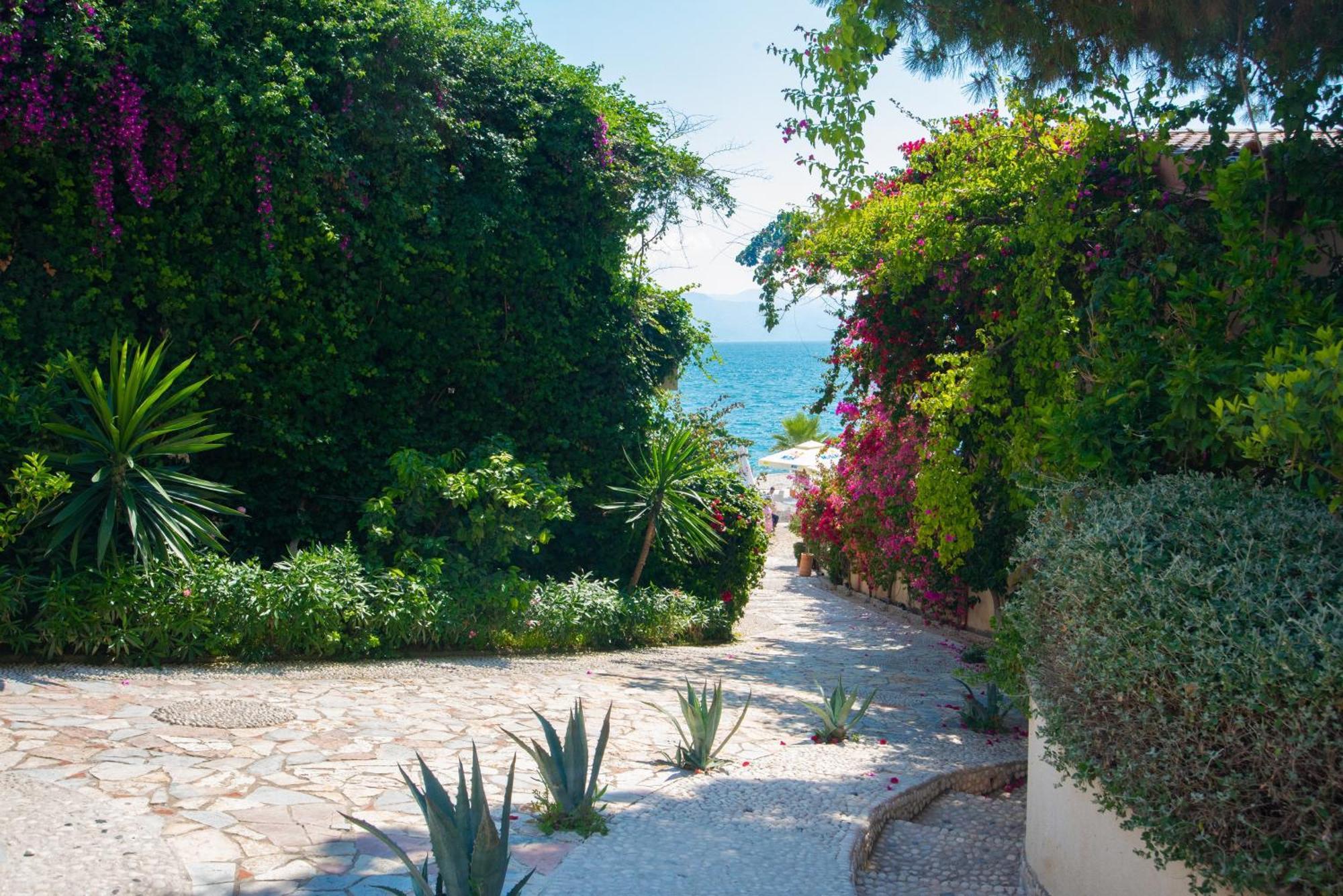 Bougainville Bay Apartments Саранде Екстериор снимка