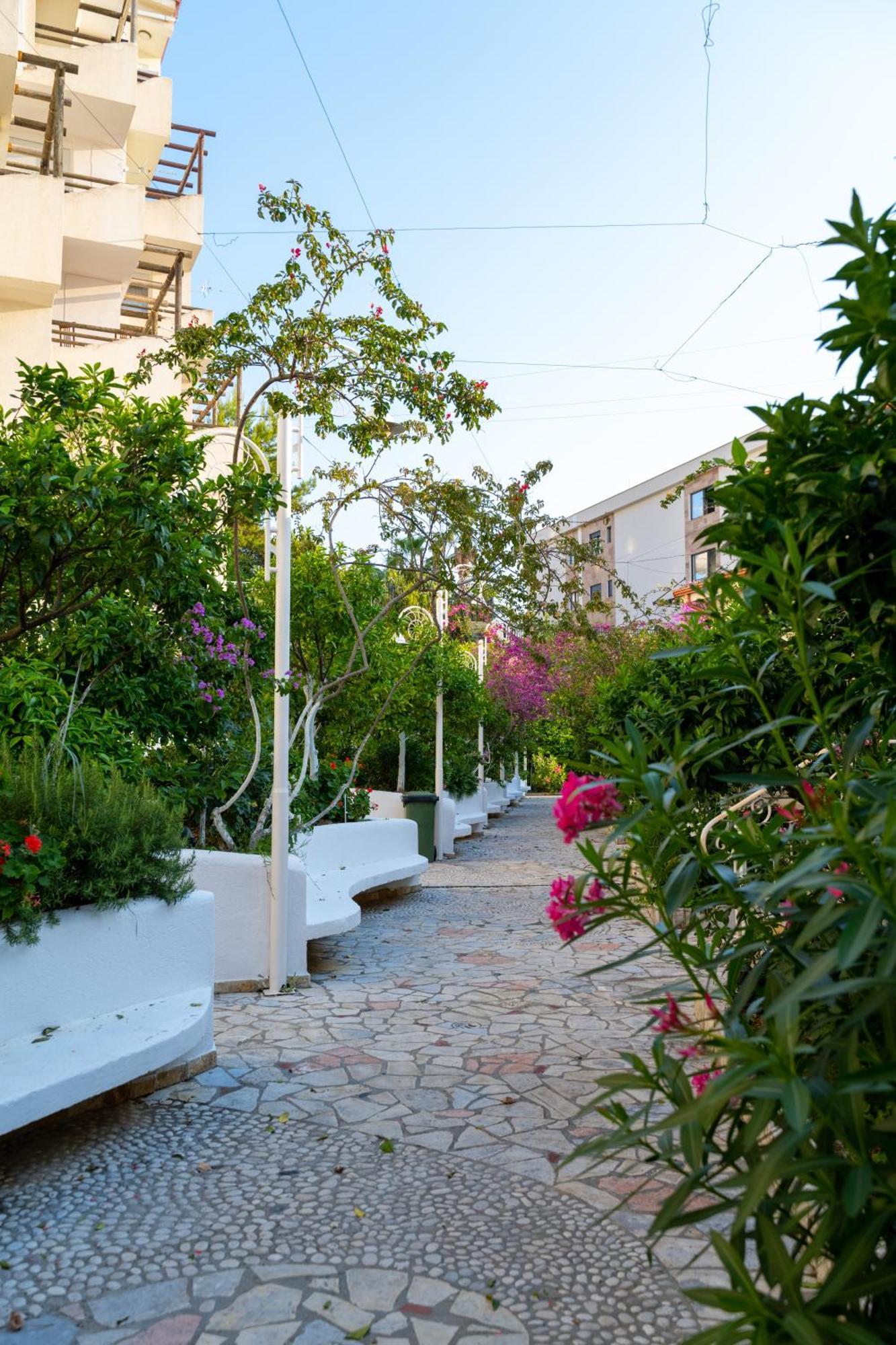 Bougainville Bay Apartments Саранде Екстериор снимка